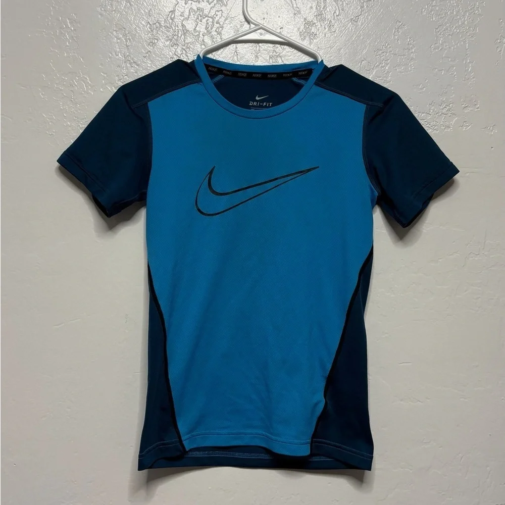 Boys size medium Nike dri fit shirt , #E1179